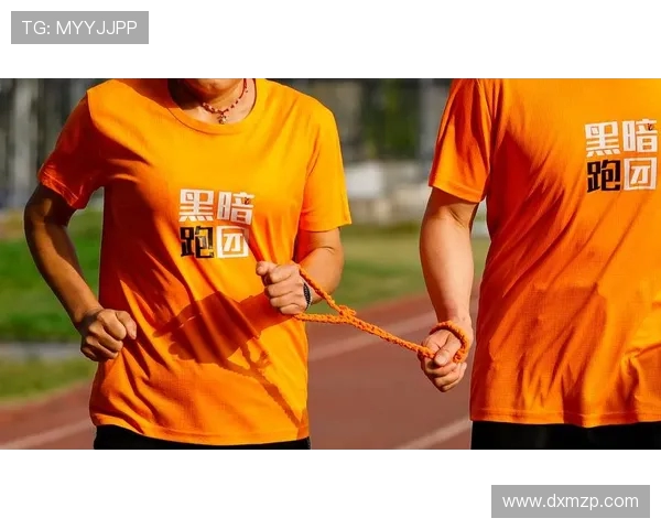 雨幕中绳牵追光：视障跑者与陪跑员的无畏训练(1)